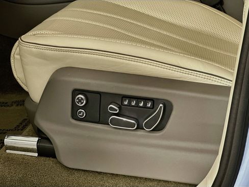 Certified 2023 Bentley Bentayga AWD/4WD image 20