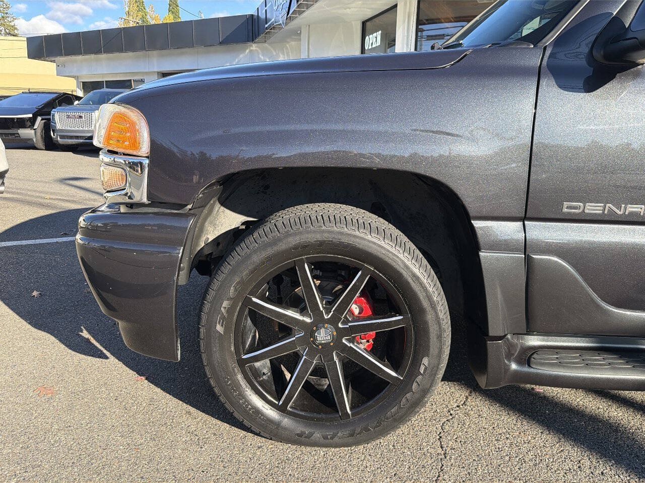 Used 2004 GMC Yukon XL Denali AWD/4WD image 12
