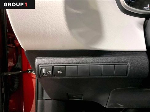 Used 2025 Toyota Corolla SE image 33