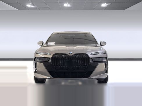 Certified 2023 BMW 760i xDrive w/ Executive Package AWD/4WD image 5