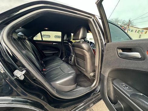 Used 2014 Chrysler 300 image 33