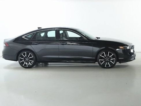 Used 2025 Honda Accord Touring image 11