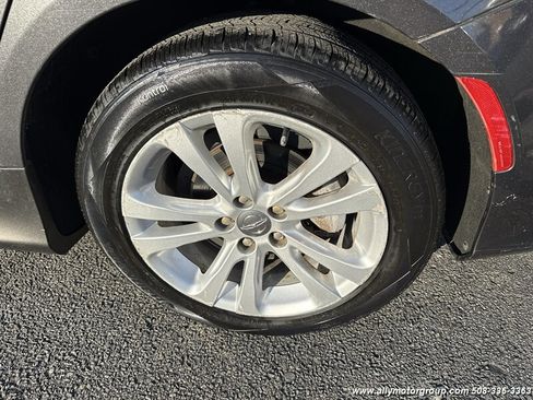 Used 2017 Chrysler 200 Limited Platinum image 9