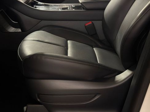 New 2027 Lincoln Aviator AWD image 18