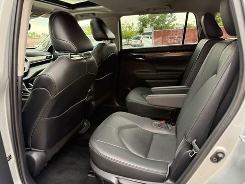Used 2021 Toyota Highlander Limited AWD/4WD image 14