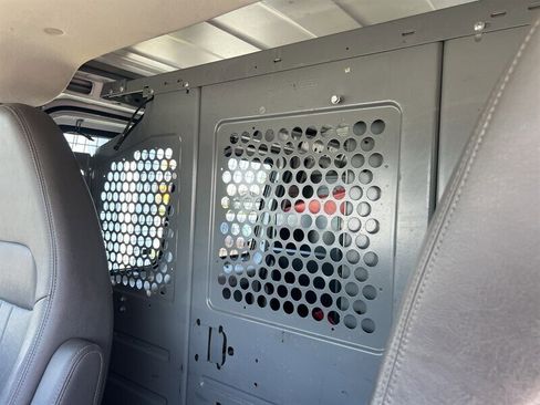Used 2014 Chevrolet Express 2500 RWD image 17