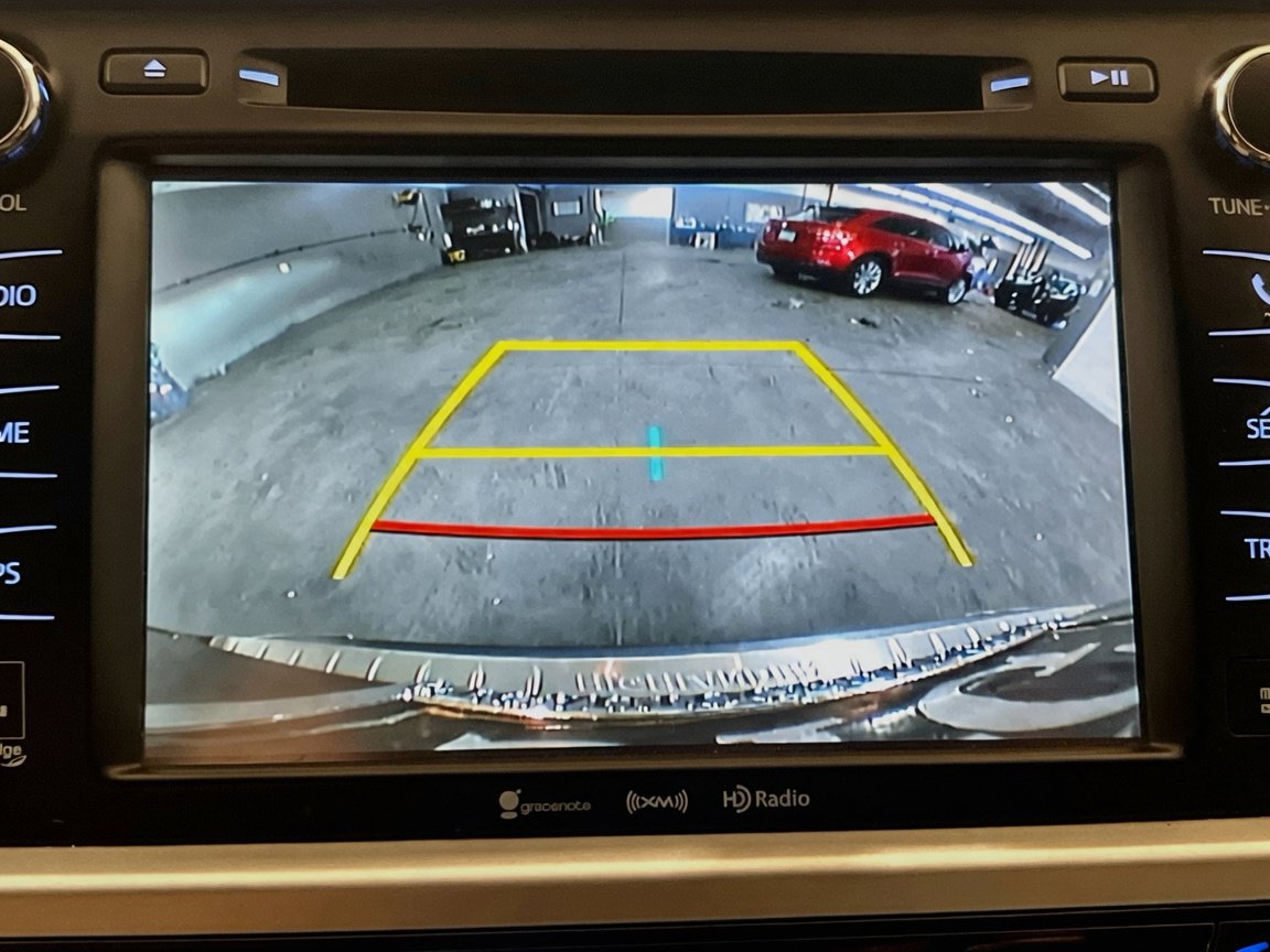 Used 2016 Toyota Highlander Limited AWD/4WD image 9