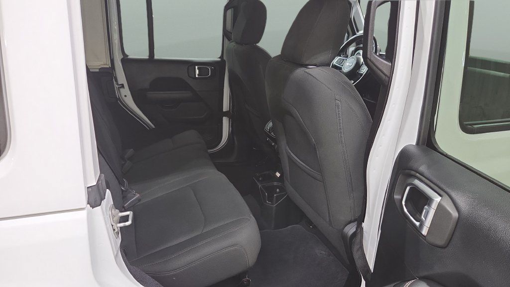 Used 2018 Jeep Wrangler Unlimited Sahara w/ Safetytec Group AWD/4WD image 24