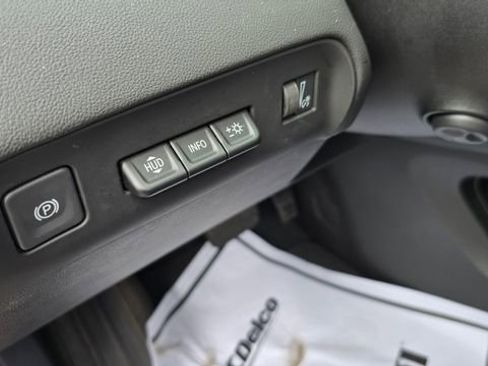 Used 2024 Buick Enclave Premium image 18