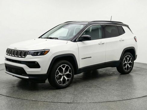 Used 2025 Jeep Compass Limited AWD/4WD image 3