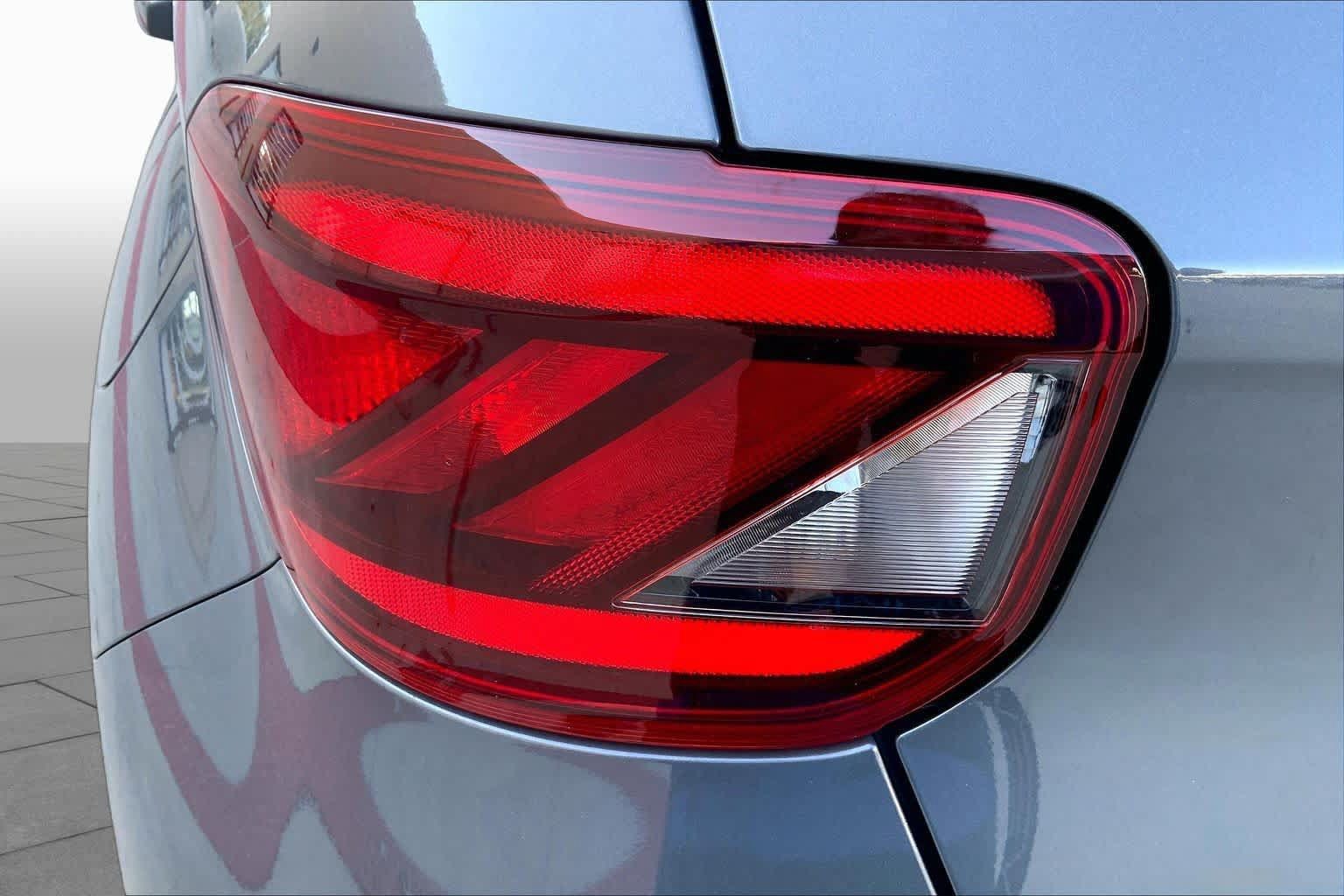 Certified 2025 Hyundai Venue SEL FWD image 27