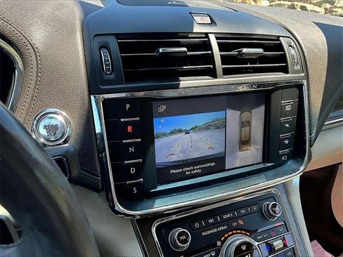 Used 2017 Lincoln Continental Reserve w/ Technology Package image 18