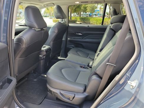 Used 2024 Toyota Grand Highlander XLE image 12