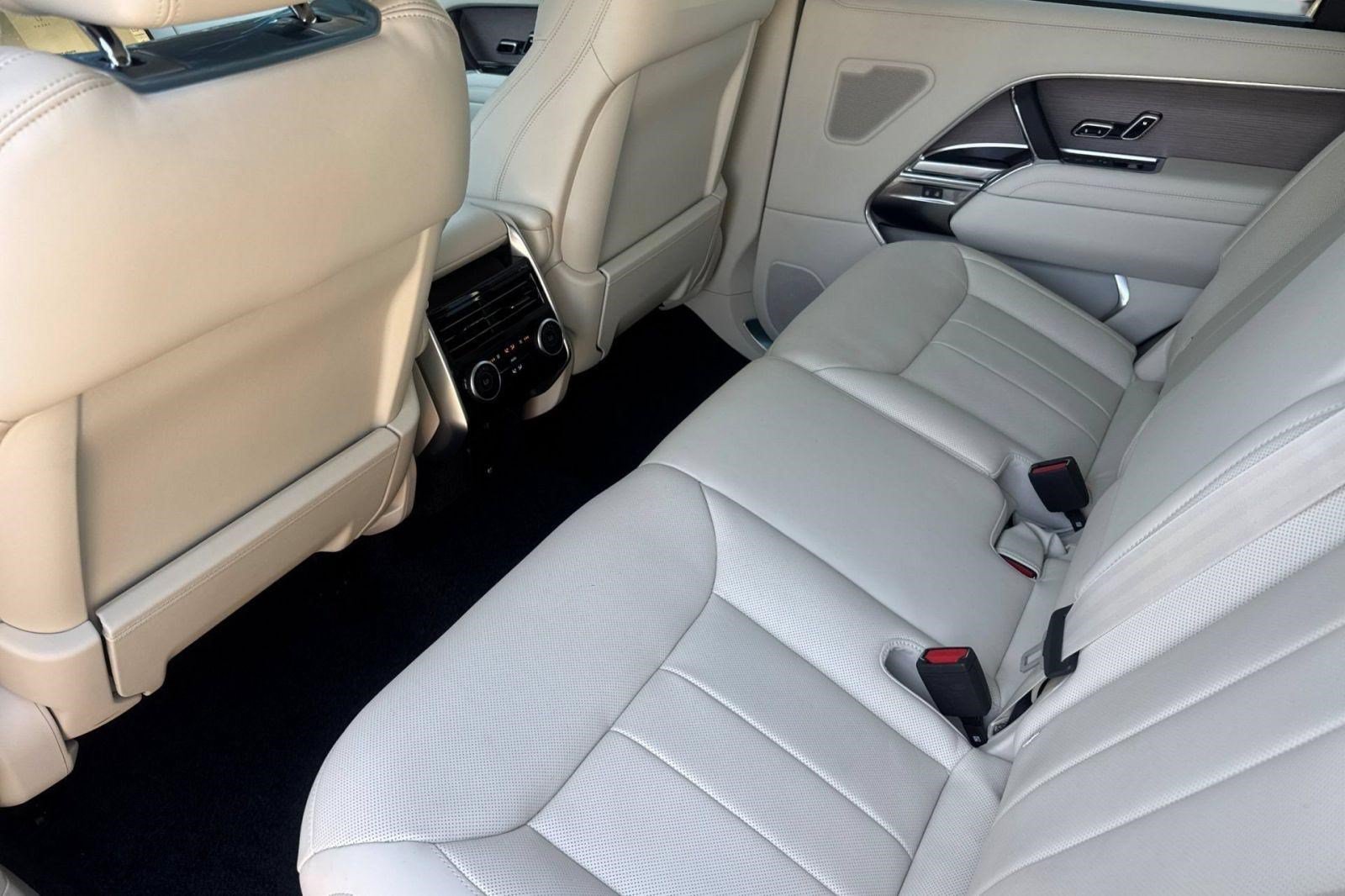 New 2026 Land Rover Range Rover Long Wheelbase SE AWD/4WD image 26