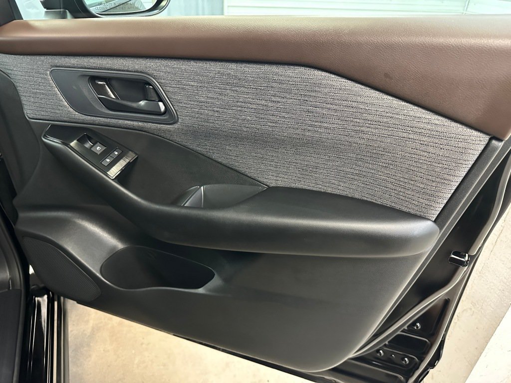 Used 2023 Nissan Rogue S AWD/4WD image 26