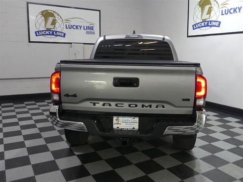Used 2020 Toyota Tacoma SR5 w/ Blackout Package AWD/4WD image 8