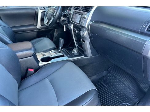 Used 2018 Toyota 4Runner SR5 Premium image 18