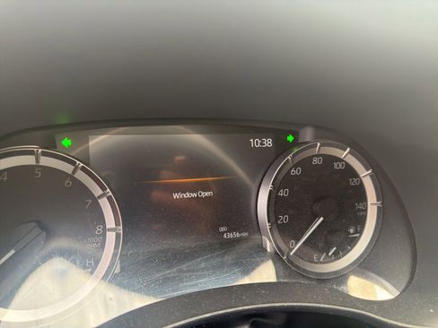 Used 2023 Toyota Highlander XLE AWD/4WD image 4