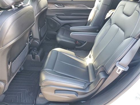 Used 2024 Jeep Grand Cherokee L Limited w/ Luxury Tech Group II image 22