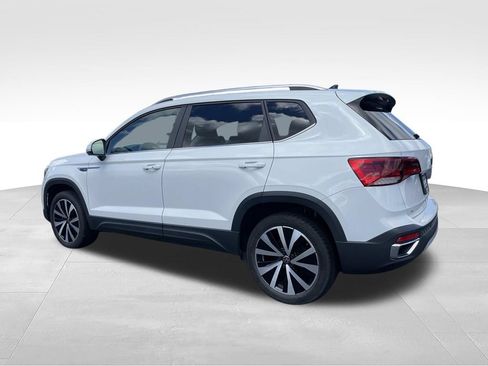 Used 2024 Volkswagen Taos SE FWD image 5