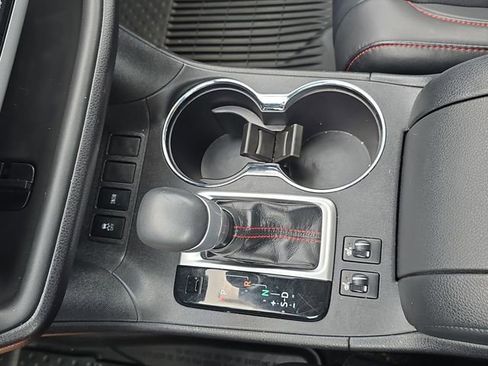 Used 2019 Toyota Highlander SE FWD image 27