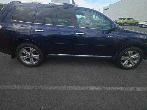 Used 2012 Toyota Highlander Limited w/ Tow Pkg AWD/4WD image 8