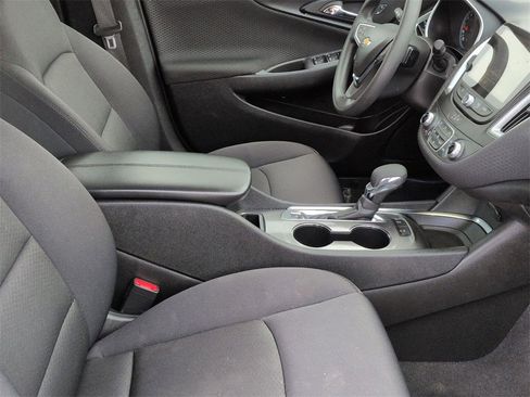 Used 2024 Chevrolet Malibu LT image 30
