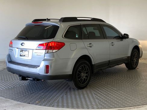 Used 2013 Subaru Outback 3.6R Limited w/ Moonroof Pkg image 8