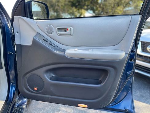 Used 2004 Toyota Highlander Limited image 32