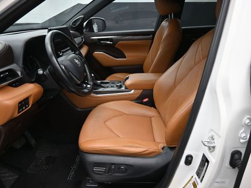 Used 2020 Toyota Highlander Platinum image 21