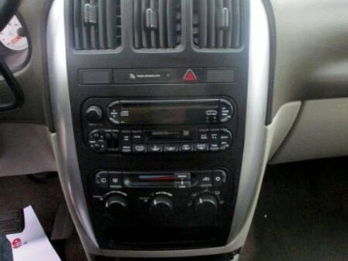 Used 2007 Chrysler Town & Country Touring image 14