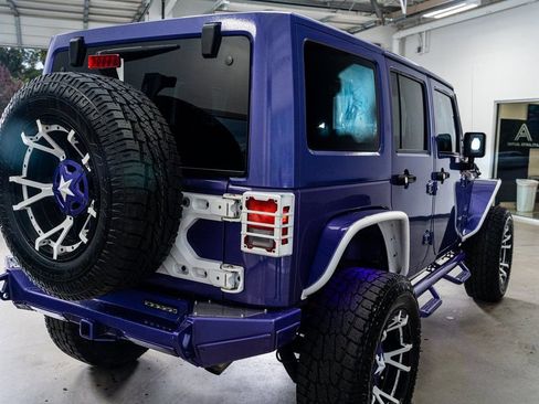 Used 2018 Jeep Wrangler Unlimited Sahara image 28