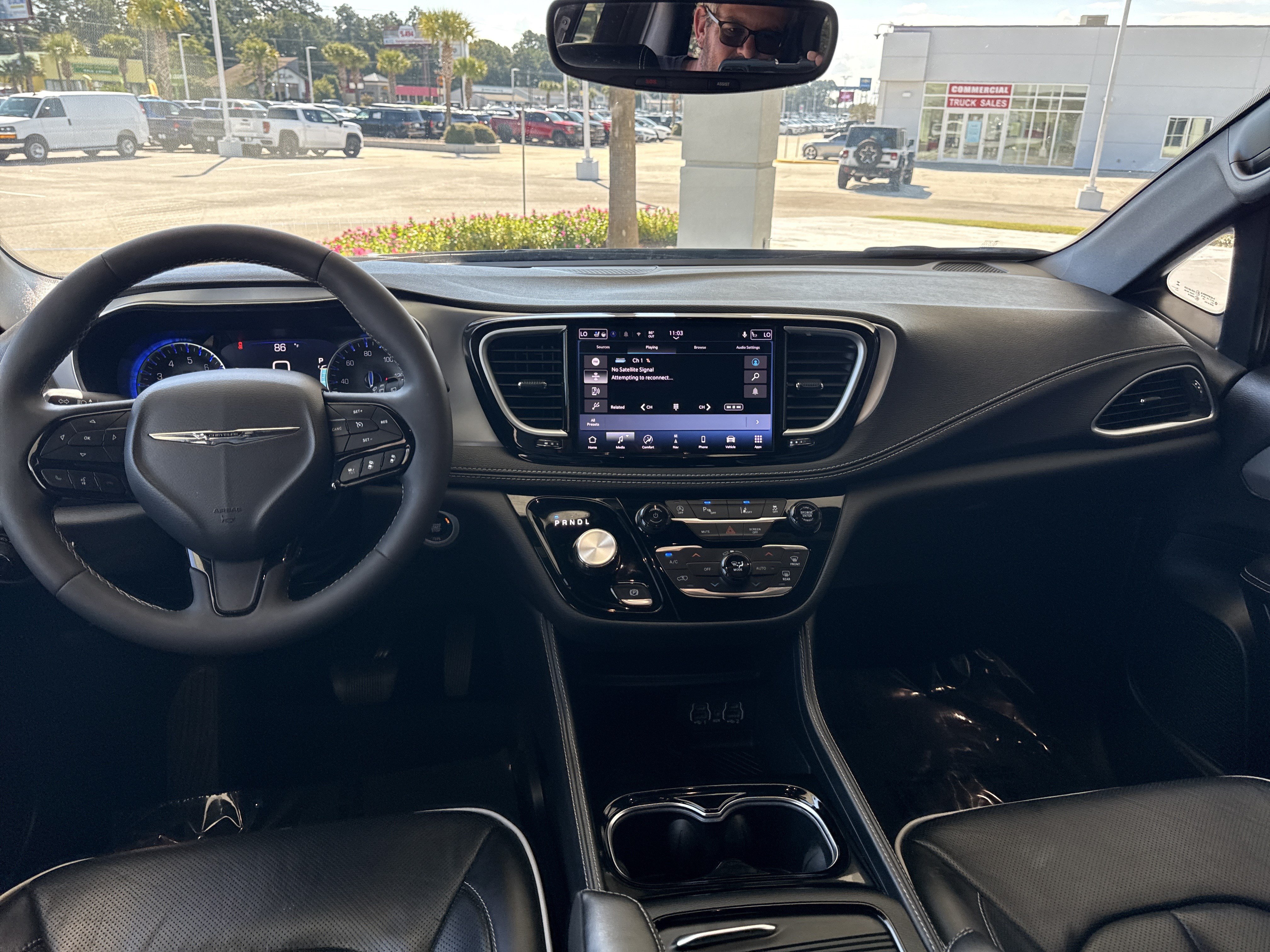 Used 2025 Chrysler Pacifica Limited FWD image 28