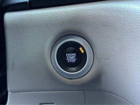 Used 2017 Chrysler Pacifica Touring-L image 24