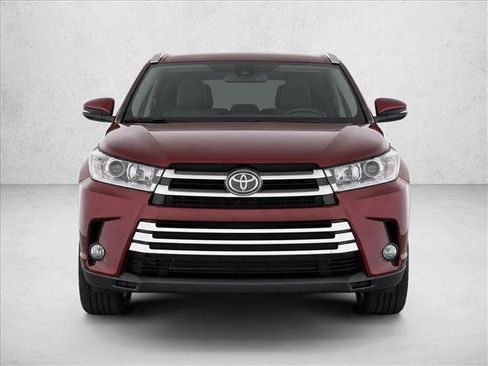 Used 2019 Toyota Highlander Limited FWD image 2