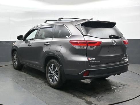 Used 2017 Toyota Highlander AWD V6 image 10
