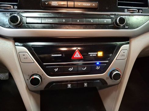 Used 2018 Hyundai Elantra SE image 22