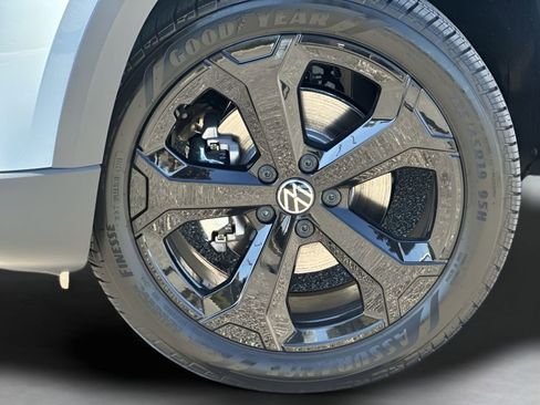 New 2026 Volkswagen Taos SEL image 10