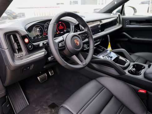 New 2026 Porsche Cayenne GTS image 4