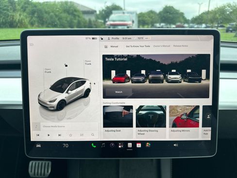 Used 2023 Tesla Model Y Performance AWD/4WD image 9