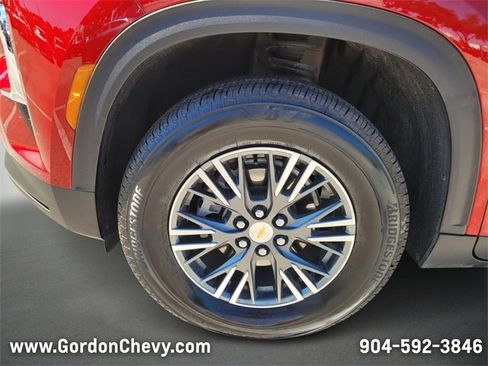 Used 2025 Chevrolet Traverse LT image 10