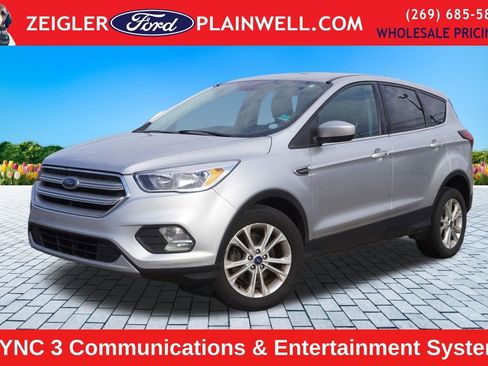 Used 2019 Ford Escape SE image 1
