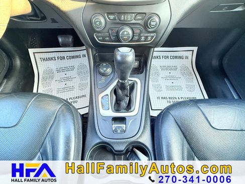 Used 2017 Jeep Cherokee Overland image 25