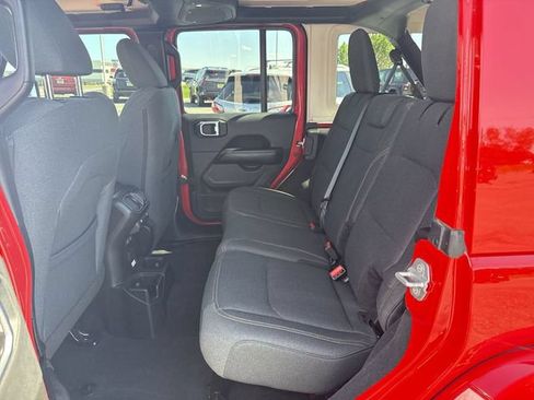Used 2025 Jeep Wrangler Unlimited Sahara AWD/4WD image 22