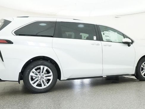 New 2026 Toyota Sienna Limited FWD image 26
