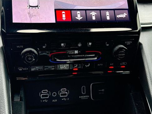 Used 2022 Jeep Grand Cherokee L Limited w/ Luxury Tech Group II image 16