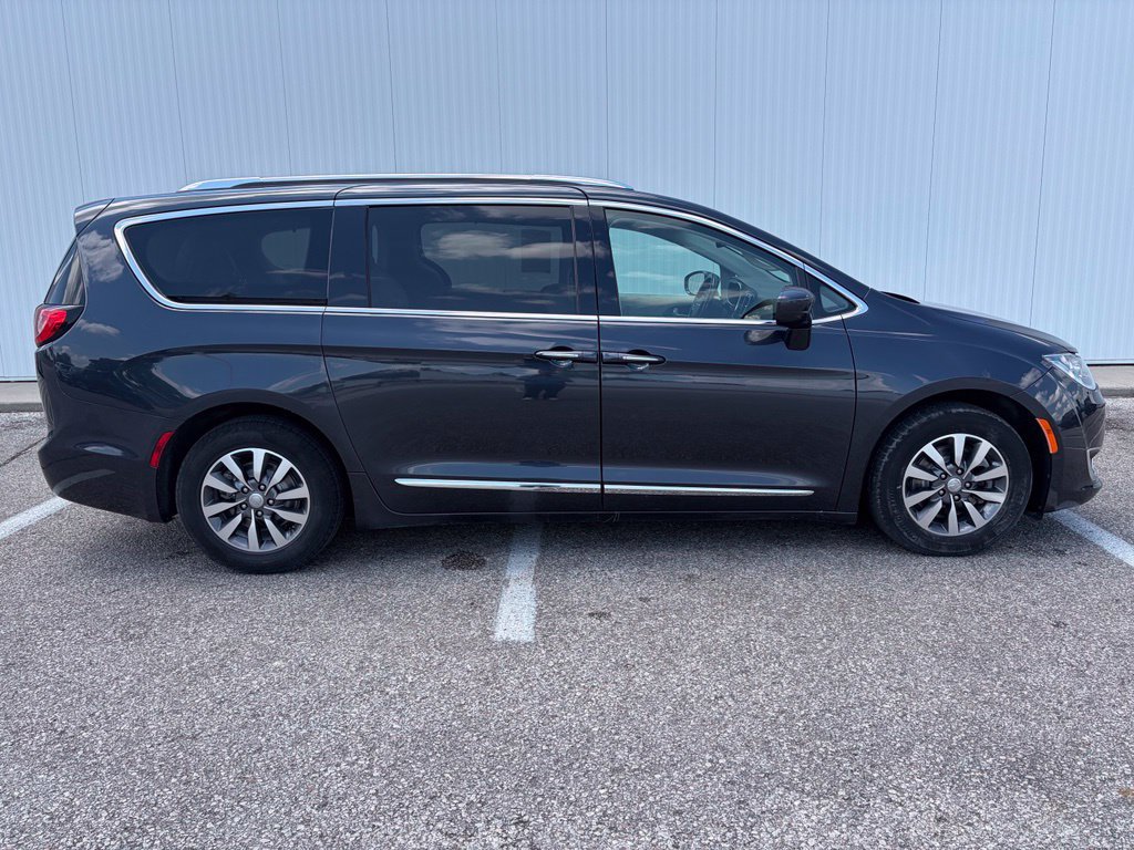 Used 2020 Chrysler Pacifica Touring-L Plus FWD image 9