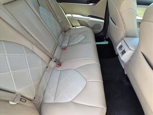 Used 2019 Toyota Camry XLE FWD image 18