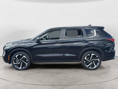Used 2024 Mitsubishi Outlander SE AWD/4WD image 3