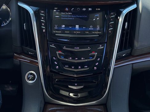 Used 2019 Cadillac Escalade ESV Luxury image 12